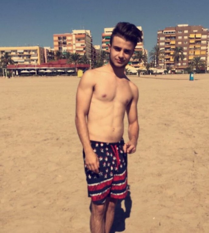 Photo à la plage pendant l’été 2016, avant les débuts en musculation